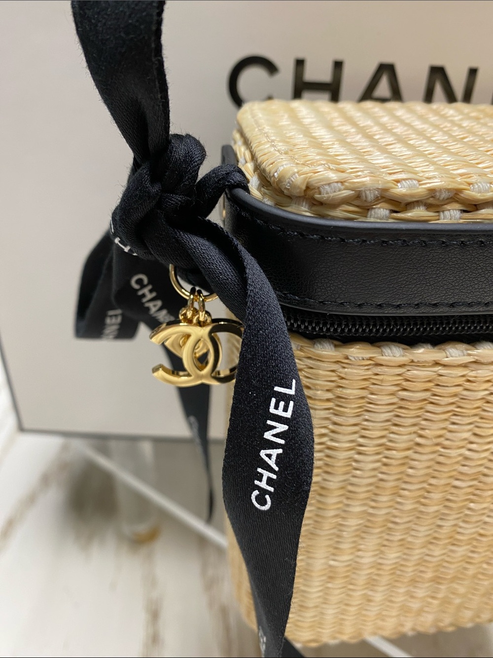 Chanel Limited Edition Les Beiges Essentials  Summer Pouch - Picture 4 of 16